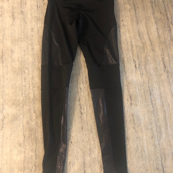 Onzie Blocked Leggings - Picture 2 of 3